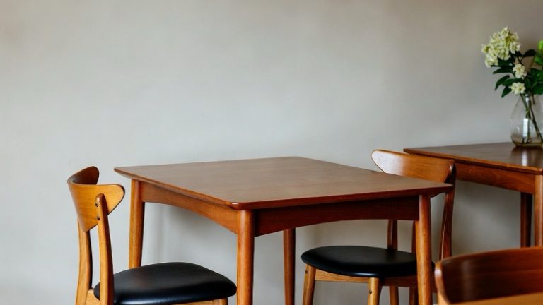 13 Iconic Mid-Century Modern Dining Tables That Elevate Any Space