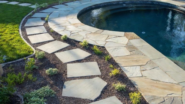 15 Pool Landscaping Ideas That Instantly Elevate Your Backyard