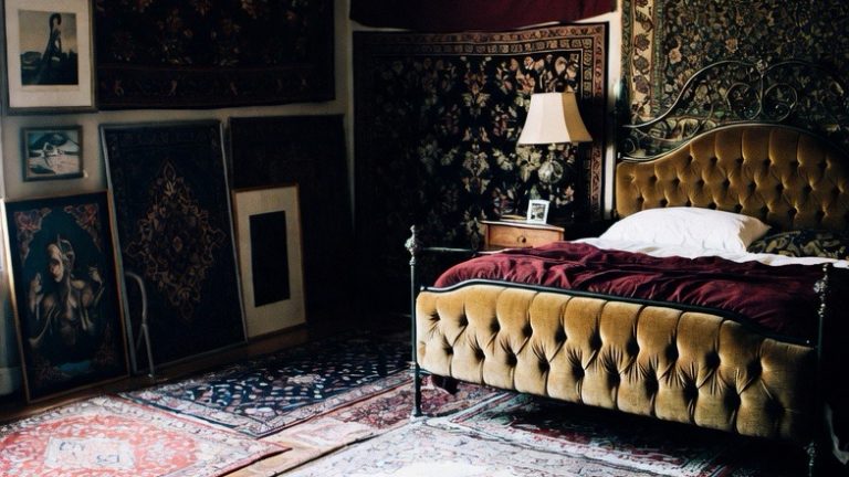 19 Gothic Boho Bedroom Ideas to Create a Dreamy Sanctuary