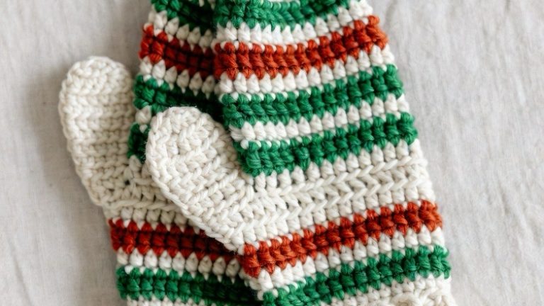 18 Cute Crochet Mittens to Keep Kids and Adults Cozy