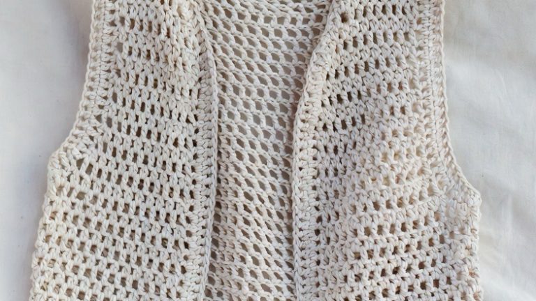 17 Minimalist Crochet Vest Ideas for Chic Layered Outfits