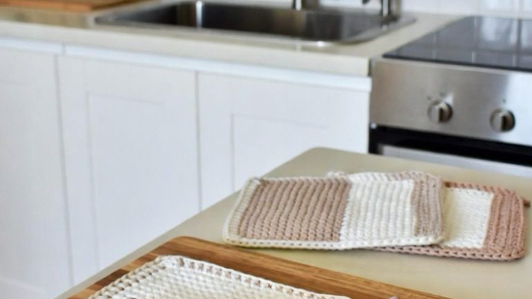 16 Practical Crochet Potholders That Add Style to Your Kitchen