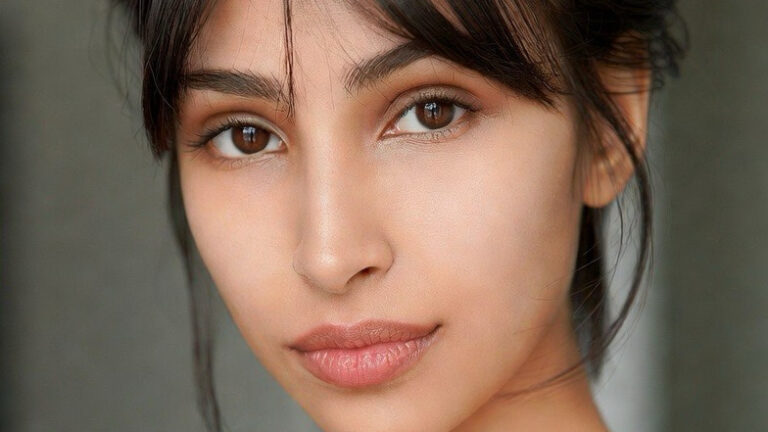 13 Chic Mid-Length Haircuts with Face-Framing Layers to Try in 2026