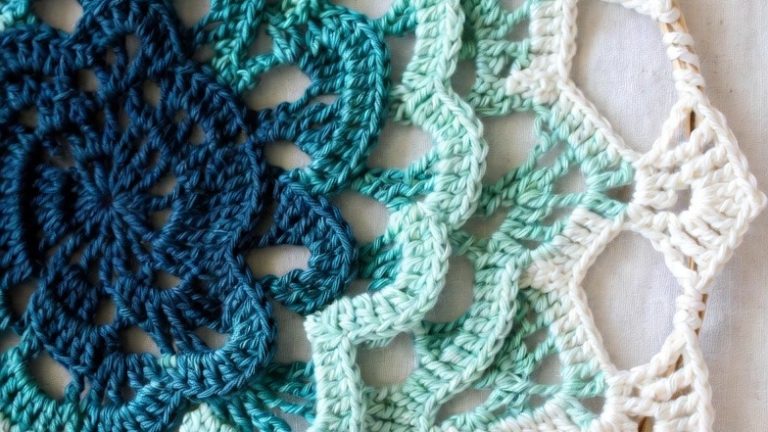 Kaleidoscopic Circles: 16 Vibrant Crochet Mandalas and Dream Catchers for Your Home