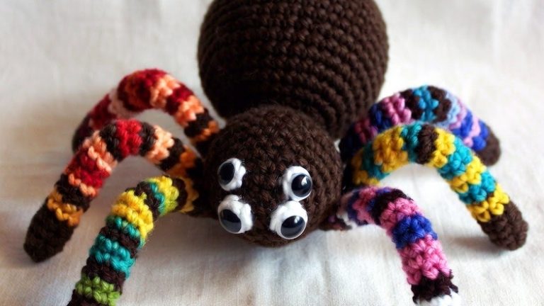 Whimsical Witches and Ghouls: 16 Charming Crochet Projects to Deck Your Halls