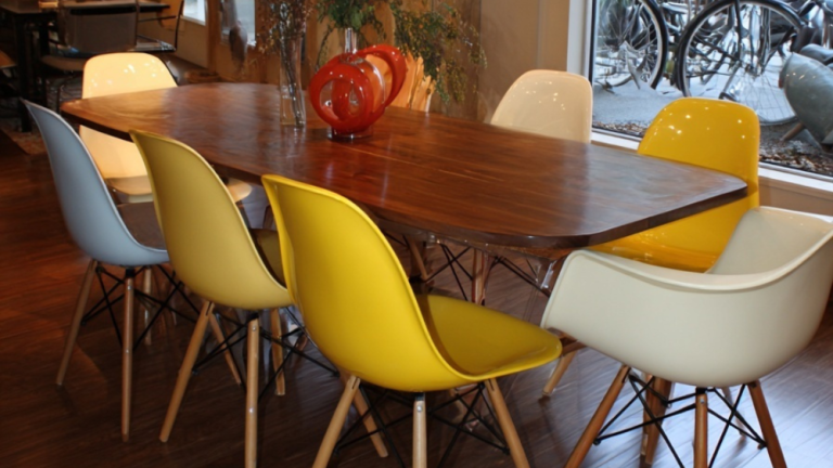 Atomic Elegance: 15 Ways to Refresh Your Mid-Century Dining Space